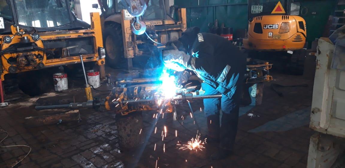 Расточка отверстий стрелы мини-экскаватора JCB
